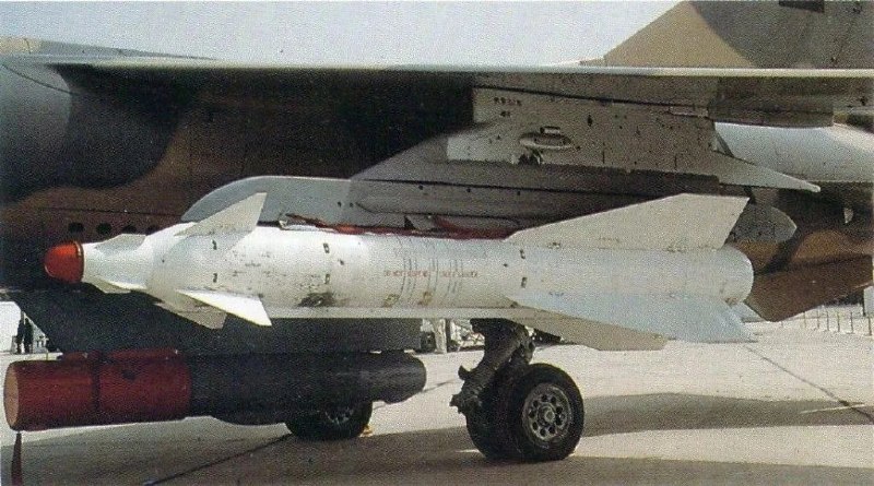 ⭕ מיראז' F1EQ-5 של חיל האוויר העיראקי, מצויד בתרמיל סימון הלייזר ATLIS הצרפתי, שהותאם למטוס קרב זה בחידוש ש…