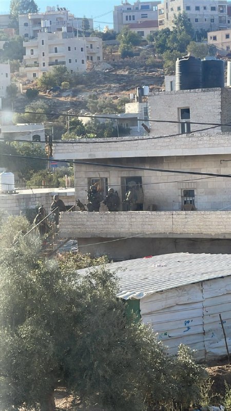 צבא הכיבוש ממשיך לבצע מסע מעצרים מאסיבי בכפר אל-מוג'יר, צפונית מזרחית לרמאללה.