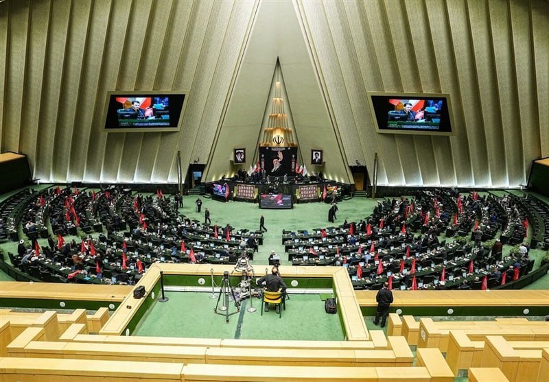 فرارو: ‌مصوبه مجلس: محرومیت مادام‌ العمر برای تولید یا کارگردانی فیلم، مستند، تئاتر، موسیقی و کتابی که مروج فرهنگ ضد اسلامی باش