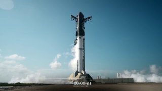 SpaceX со второй попытки запустила самую большую ракету в миреКомпания Илона Маска запустила Starship V3 с носителем Super Heavy — самую большую ракету в истории человечества, созданную для полетов на Луну и Марс.Запуск состоялся на космодроме в Техасе 22 