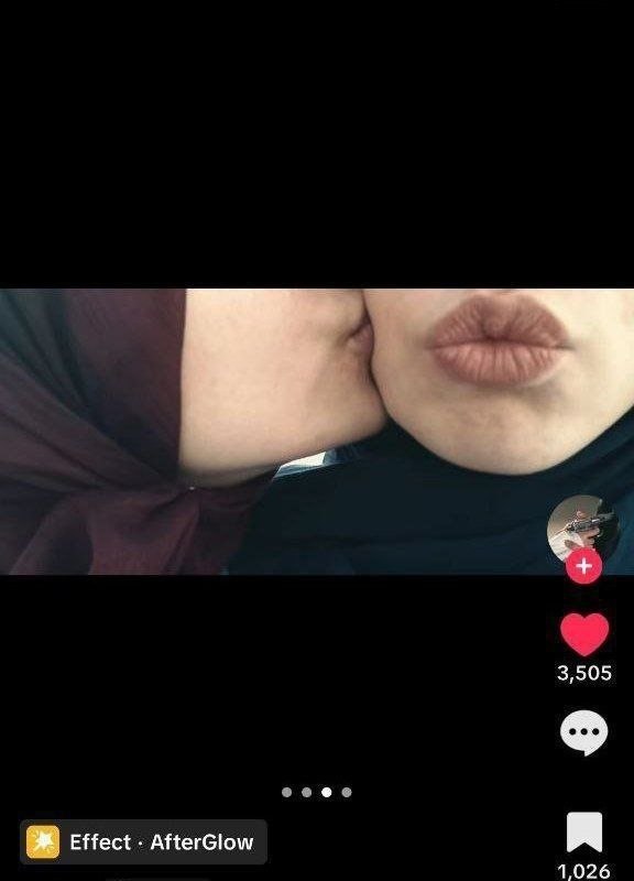 منو شوگرم👴🏻👩🏻: ملت کلا رد دادن 😂😂😂لزبین با حجاب شوخی جدیده😐😐😐@MnoShougeram | منو شوگرمملت کلا رد دادن 😂😂😂لزبین با حجاب شوخی جدیده😐😐😐@Mn