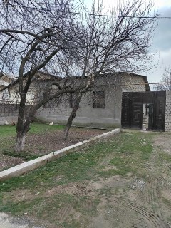 Продается дом в Бектемирском районе на участке 6 соток.