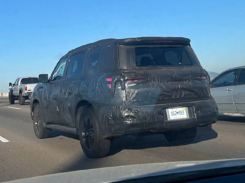 Новый Infiniti QX80 был замечен в камуфляже на дорогах в Сан-Франциско 2
