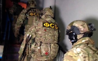 ⚡️ ФСБ: более 20 россиян стали фигурантами уголовных дел за подготовку покушений и «акций устрашения» в адрес чиновников Роскомнадзора Российские спецслужбы сообщили уже о более чем 20 россиянах, попавших под уголовное преследование в связи с попытками пок