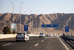 خودروکار: محدودیتهای ترافیکی از ۲۹ تا ۳۱ مردادماه اعلام شدمرکز مدیریت راههای کشور از اعمال محدودیتهای ترافیکی در برخی محورهای م