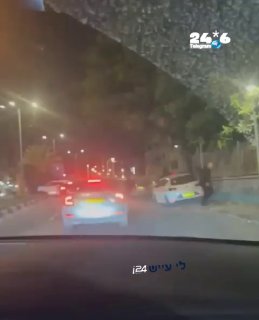 🇮🇱 Documentation in the middle of the road in Sakhenin and in front of passers-by, a masked man gets out of a vehicle armed with a long weapon and opens fire at a business. Israel News.