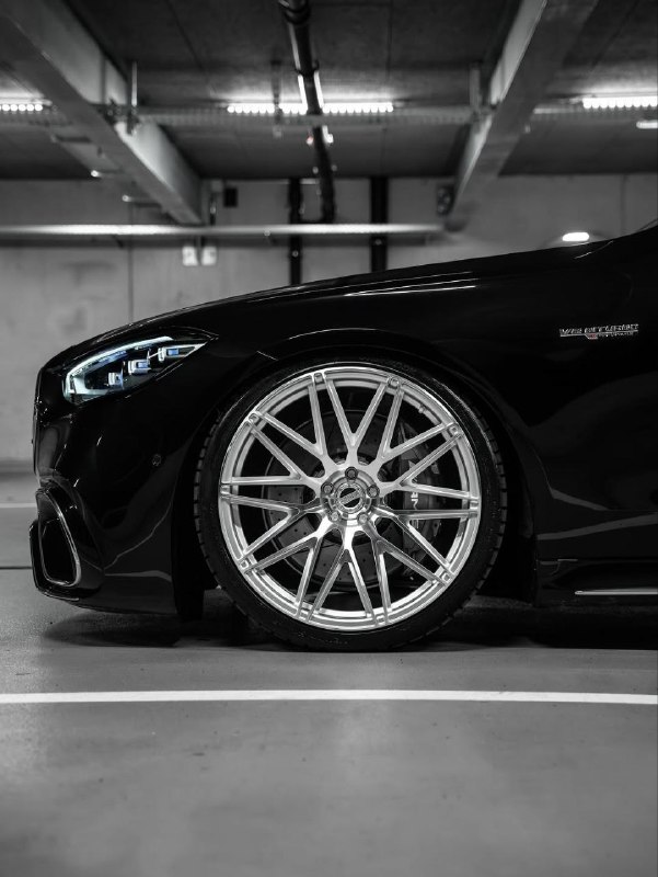 2.6-ton Black Beast S63 E AMG 805 HP V8 BITURBO Hybrid 4.0-L 0-100 km/h 3.3 sec 7