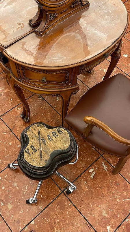 Легендарный салон Y.S. park в Токио 💘Стульчик для парикмахера, как язык любвиЛегендарный салон Y.S. park в Токио 💘Стульчик для парикмахера, как язык любви