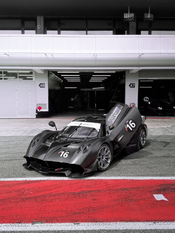 Pagani Huayra R 3