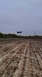 צילומי התרסקות מסוק CH-47 צ'ינוק של הצבא האיטלקי הופכים לוויראליים באינטרנט על הסיפון היו אנשי צבא איטלקים…