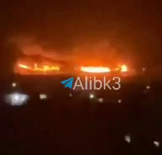 שריפות מתרחבות בנמל אל-מוחה לאחר השביתות התימניות.