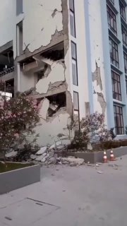 47 человек погибли в результате мощного землетрясения в Индонезии, сообщает национальное агентство по борьбе со стихийными бедствиями. Еще как минимум 23 человека получили травмы, более 2 тысяч жителей эвакуированы из пострадавших районов. Землетрясение ма
