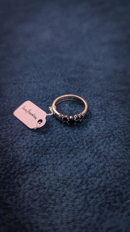 Очаровательное серебряное кольцо с синими вставками, гравировка: "I told the star about you", 925 пр