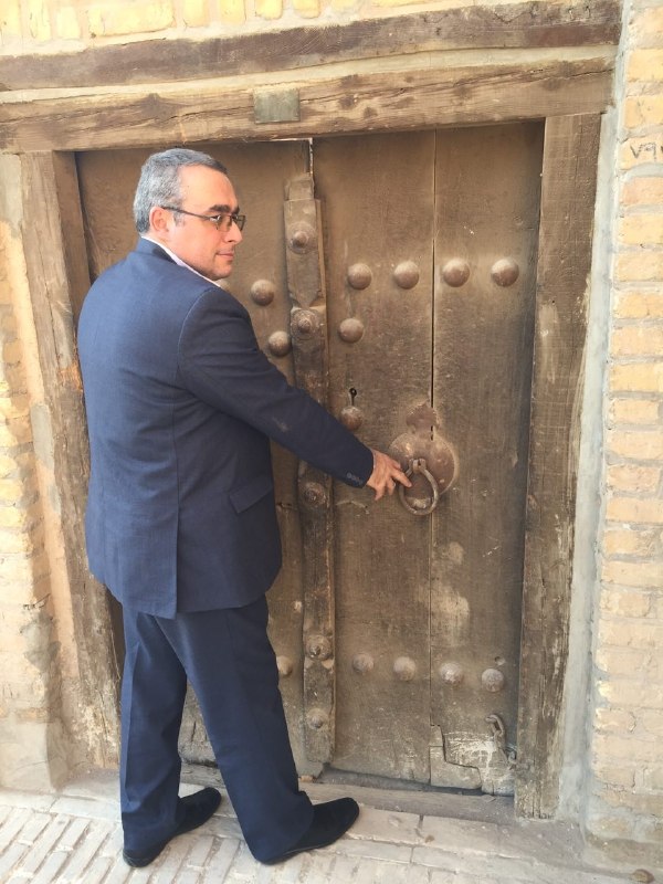 آرامش (چهلسالگي)...: میدانی چیست؟گاهی دلم میخواهد «یک نفر» از راه برسد که خسته باشد. یکنفری که خوشیهایش را کرده، شکستهایش را تمام و کمال خو