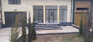 Продается  дом сфасадом под нежилой в центре
