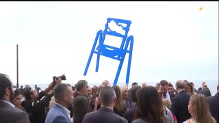 פתיחת "הכיסא הכחול" מעלה גל של לעג וביקורת בלבנון