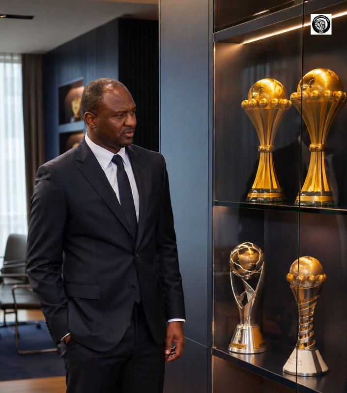فارس ورزشی: 🇸🇳پاپه تیاو از سرمربیگری سنگال اخراج شد @Sportfars🇸🇳 پاتریک ویرا به عنوان سرمربی جدید تیم ملی سنگال انتخاب شد@Sportfars
