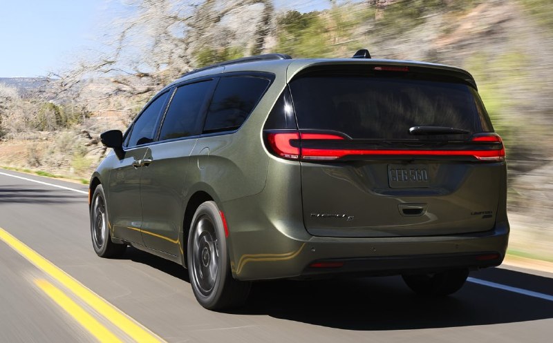 Chrysler назвал цены на обновлённый Pacifica 2