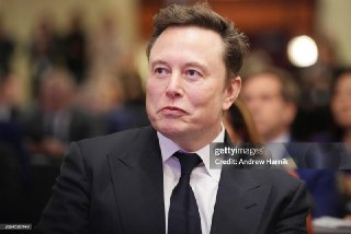 SpaceX Илона Маска провела крупнейшее в истории первичное размещение акций (IPO), в его рамках компания привлекла 75 миллиардов долларов, что приблизило Маска к получению статуса первого в мире триллионера, сообщает Bloomberg.Согласно заявлению SpaceX, ком