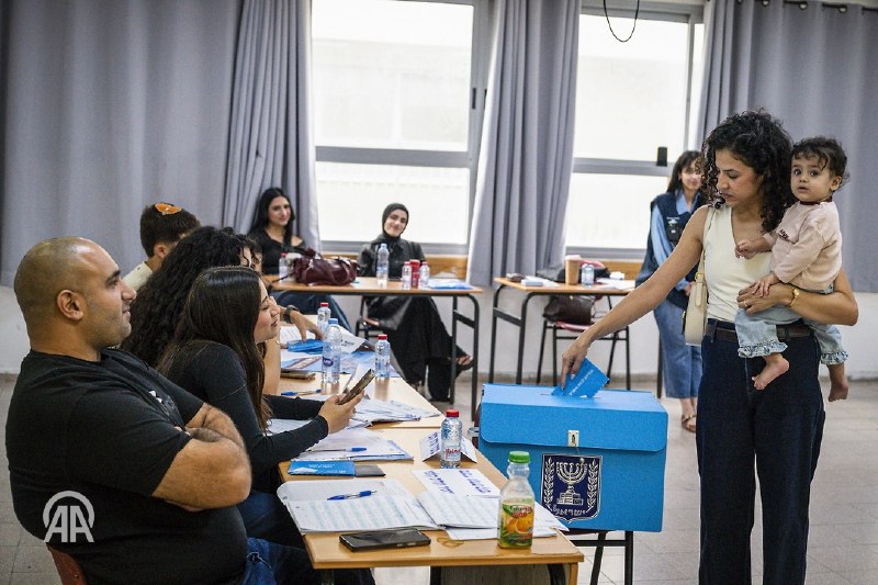 מפלגת יאסר, בראשותו של גדי איצנקוט, מאשימה את נתניהו על השאלה הראשונית של היושרה של הבחירות על ידי העלאת סו…