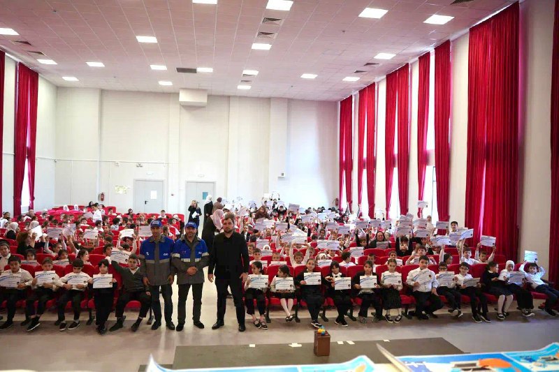400 школьников Махачкалы обучили правилам безопасного обращения с газом фото