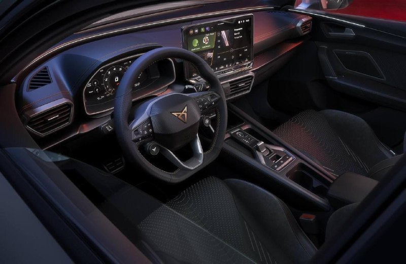Компания Cupra обновила Formentor и Leon 5