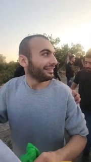 "יש לי את סקביוס, בבקשה תיכנס." העורך Yamen Ragheb Naasan מהכפר אל-מוג'יר, מזרחית לרמאללה, מאמץ את החופש לא…