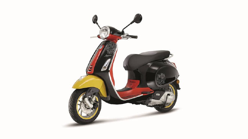 Когда бренду нужен не новый мотор, а новая эмоция: Piaggio выпустила лимитированный Vespa Disney Mic 1