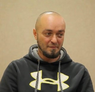Тело бас-гитариста «Кукрыниксов» Дмитрия Огаяна с отрубленной рукой нашли в пруду на Мичманской улице в Петербурге, пишет 78.Причина смерти неизвестна. Музыканту было 45 лет.