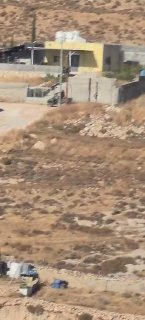 מתנחלים עורכים ביקורים פרובוקטיביים בין בתי תושבים בכפר אבו נג'ים, דרומית לבית לחם.