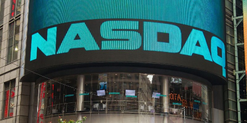 Two welcome signs for investors: S&P 500 tips positive for the year and the Nasdaq sees a successful IPO