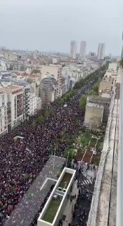 ההפגנות בצרפת נמשכות. היום יצאו לרחובות בין 400 ל-800 אלף איש.