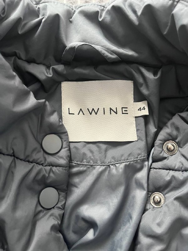 Куртка демисезонная, 44 размер — 40 лари, джинсы женские Levi’s 27 размер — 40 лари. Все в отличном — фото 1