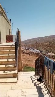 הרגע שבו מיליציות המתנחלים החמושות תקפו ופתחו באש לעבר תושבים באזור חמרוש בעיירה סעיר, צפונית לחברון, והרגו…