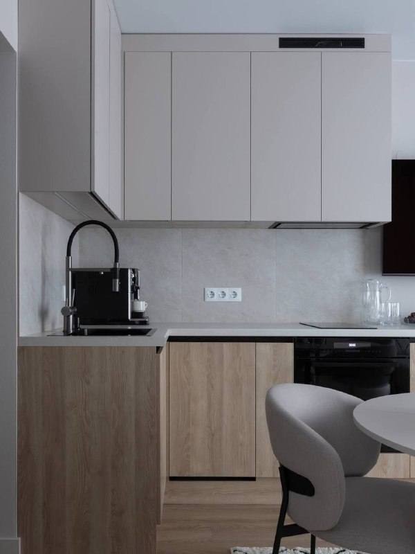 Уютная светлая квартира 50 кв.м Этот интерьер сочетает в себе максимум света и комфорта. Основу оформляет светлая цветовая палитра нежные оттенки б... - изображение 2 - светлая, уютная, квартира