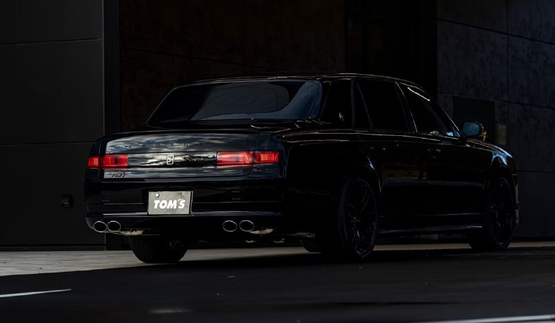 Представлена эксклюзивная Toyota Century 3