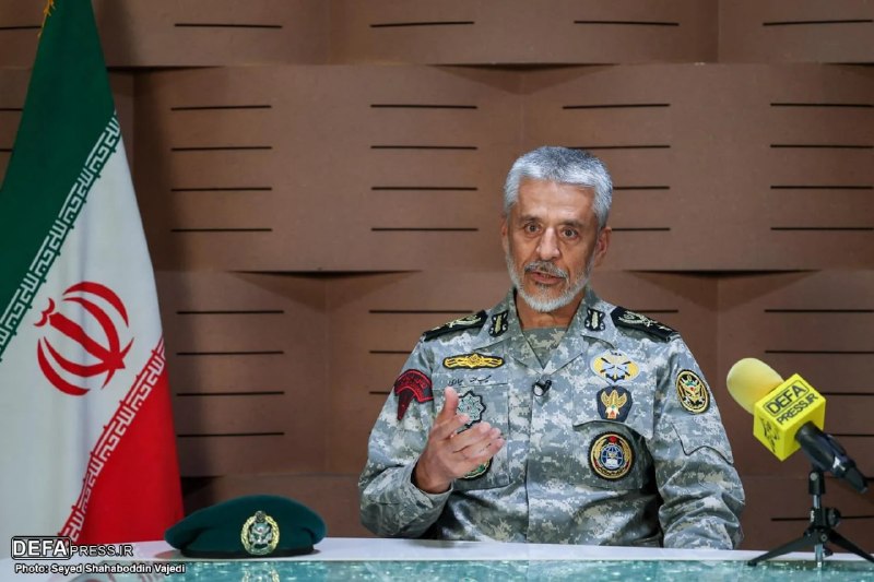 خبرگزاری دفاع مقدس: 💢دریادار سیاری: ملت ایران شکست‌ناپذیر است/ توان بازدارندگی کشور افزایش یافته است🔸معاون هماهنگ‌کننده ارتش در گفت‌و‌گو با 