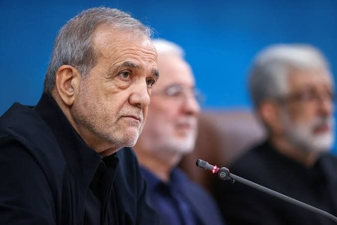 تحلیل و رصد: .🔵مسعود پزشکیان:چه کسی گفته دولت باید بنزین ۱۳۰هزار تومانی بخرد و بعد آن را ۱۵۰۰ تومان بفروشد و در ادامه برای افزایش اعت