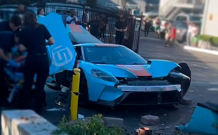Редкий Ford GT за $2,5 млн разбили в СШАВ Калифорнии в серьёзное ДТП попал