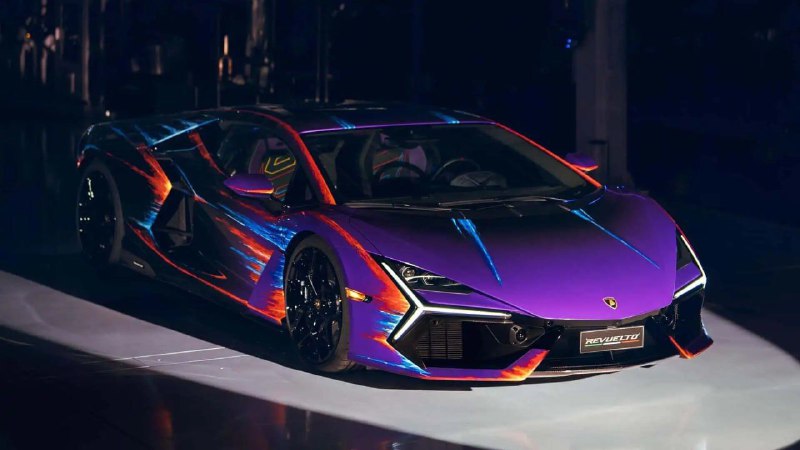 Компания Lamborghini представила эксклюзивный Revuelto