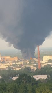 В Ульяновске в районе ТЭЦ произошел крупный пожар, кадры появились в соцсетях. О пожаре сообщили в местном управлении МЧС, не назвав его причину.Источник «КП-Ульяновск» рассказал, что возгорание произошло не от падения беспилотника, причина другая, ее пред