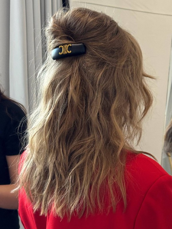 Небрежные укладки для моей клиентки Это тот человек, к которому я мечтаю и не могу попасть уже пол года — мой косметолог Даша Лучшая! Отличный врач, еще и блог успевает вести + ищет новые форматы, чтобы клиентам было интересно смотреть советы и лайфхаки из мира косметологии💘Небрежные укладки для моей клиентки Это тот человек, к которому я мечтаю и не могу попасть уже пол года — мой косметолог Даша Лучшая! Отличный врач, еще и блог успевает вести + ищет новые форматы, чтобы клиентам было интересно смотреть советы и лайфхаки из мира косметологии💘