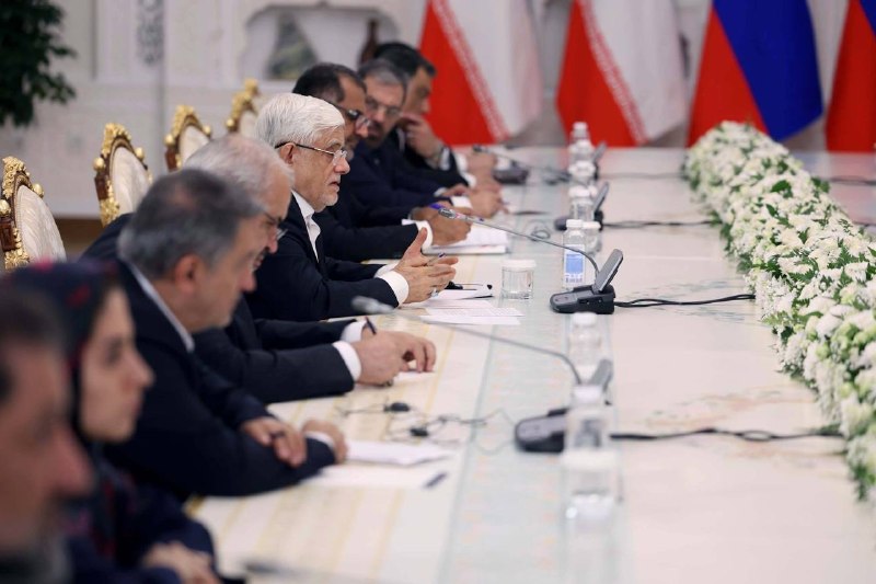 📸 Photos from the bilateral meeting between Mohammad Reza Aref and Russian Prime Minister Mikhail Meshustin.