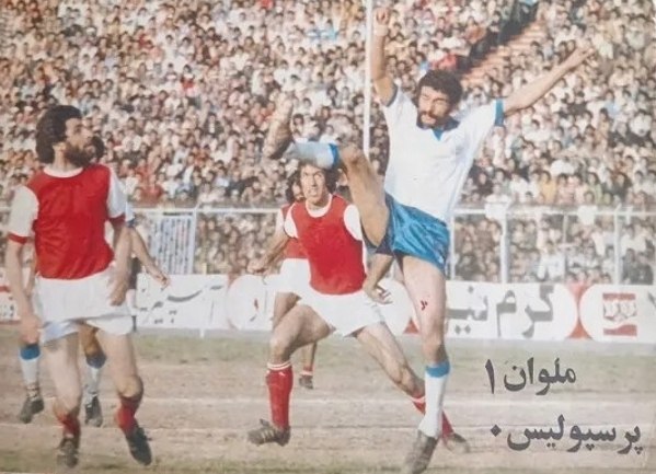 پرسپولیسی ها: #نوستالژیبهمناسبت بازی شنبه، تقابل دیگری از پرسپولیس و ملوان دههپنجاه که این بازی رو ملوان ١ هیچ میبره. بیژن ذوالفقار