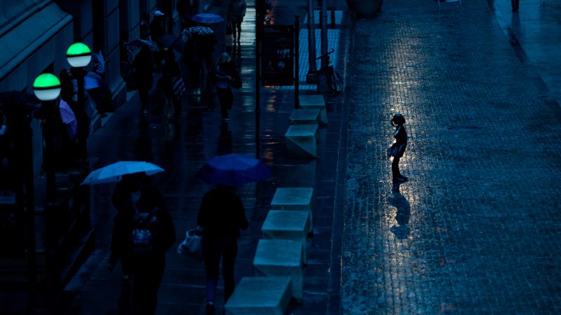 Making her-story!Fearless Girl statue facing the New York Stock Exchange, New York City (© JOHANNES EISELE/AFP via Getty Images)