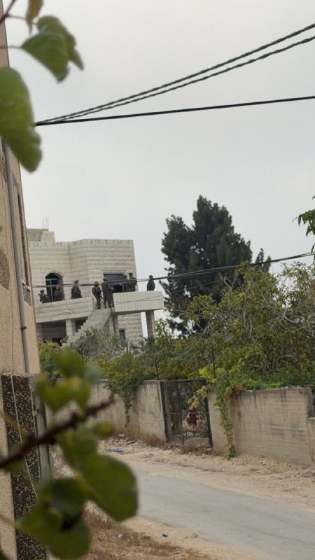 כוחות הכיבוש הופכים בית לצריף צבאי בכפר טל, מדרום-מערב לשכם