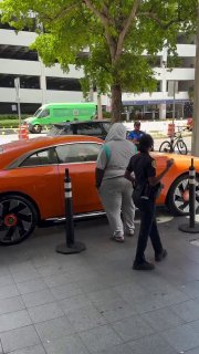 #LosAngeles, CA (8 август) Протестиращите срещу ЦИК са обкръжени и са изправени пред федерален агент близо до Metropolitan задържане Cente.