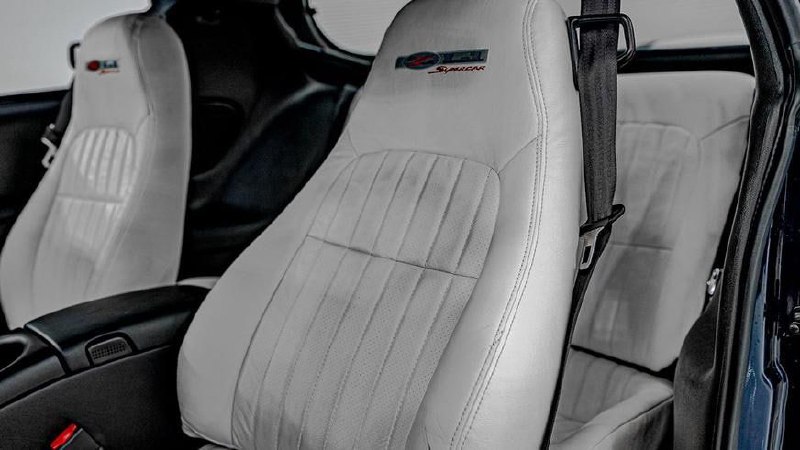 На продажу выставили редкий Chevrolet Camaro ZL1 2002 года 8