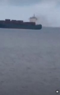 עצם ההתקפה של BECs על ספינת המכולות Contship Jet בים השחור. אם לשפוט לפי עוצמת הפיצוץ, משקלו של ראש הנפץ הו…