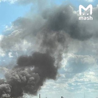 Последствия прилёта беспилотников ВСУ по нефтеперерабатывающему заводу устраняют в Перми — там произошло возгорание. Собрали главное по ситуации: — установка полностью выведена из строя, загорелись вакуумная и атмосферная ректификационные колонны;— по слов